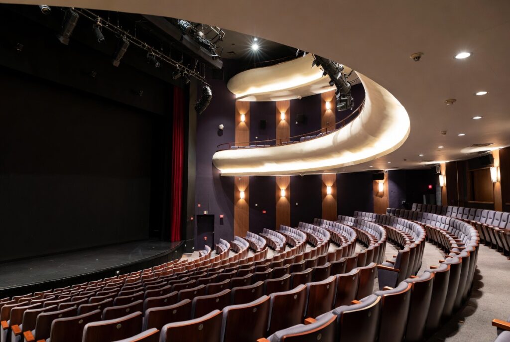 تصميم مسرح و مدرجات مسرح الأمارة